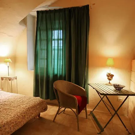 La Maison Du Pont Vieux Bed & Breakfast *