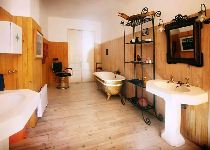 La Maison Du Pont Vieux Bed & Breakfast