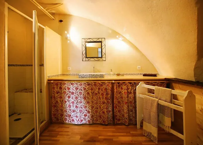 La Maison Du Pont Vieux Cazilhac (Herault)