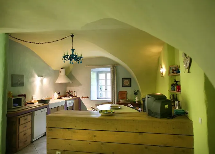 La Maison Du Pont Vieux * Cazilhac (Herault)